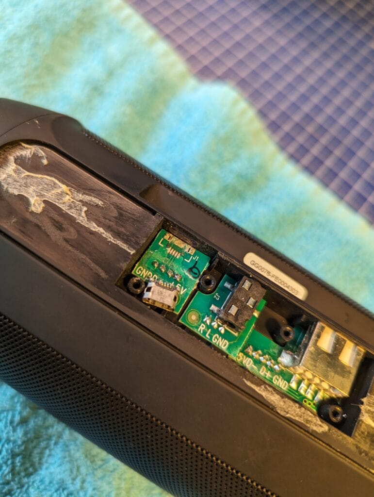 JBL bluetooth speaker defect