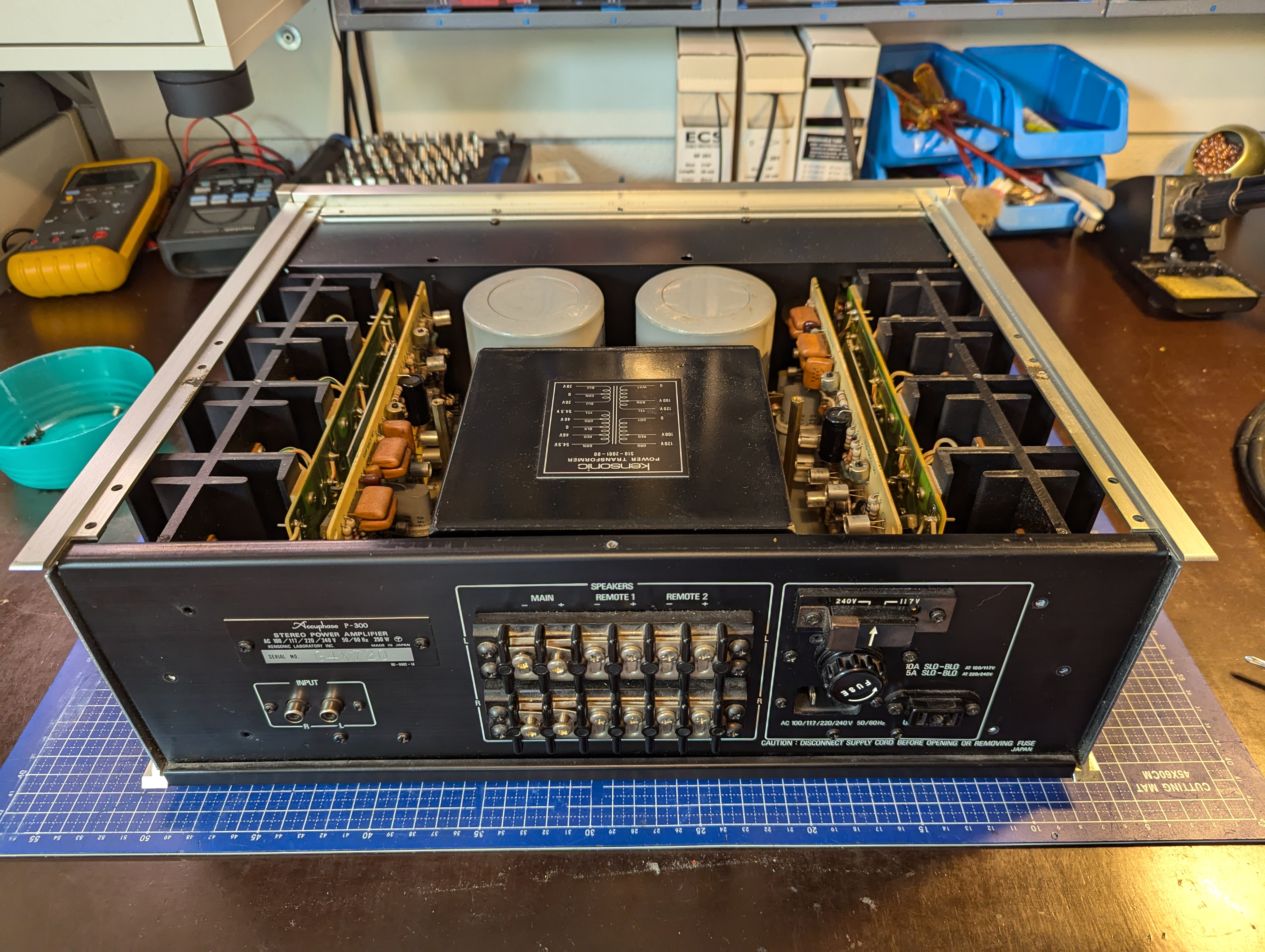 Accuphase P-300 back