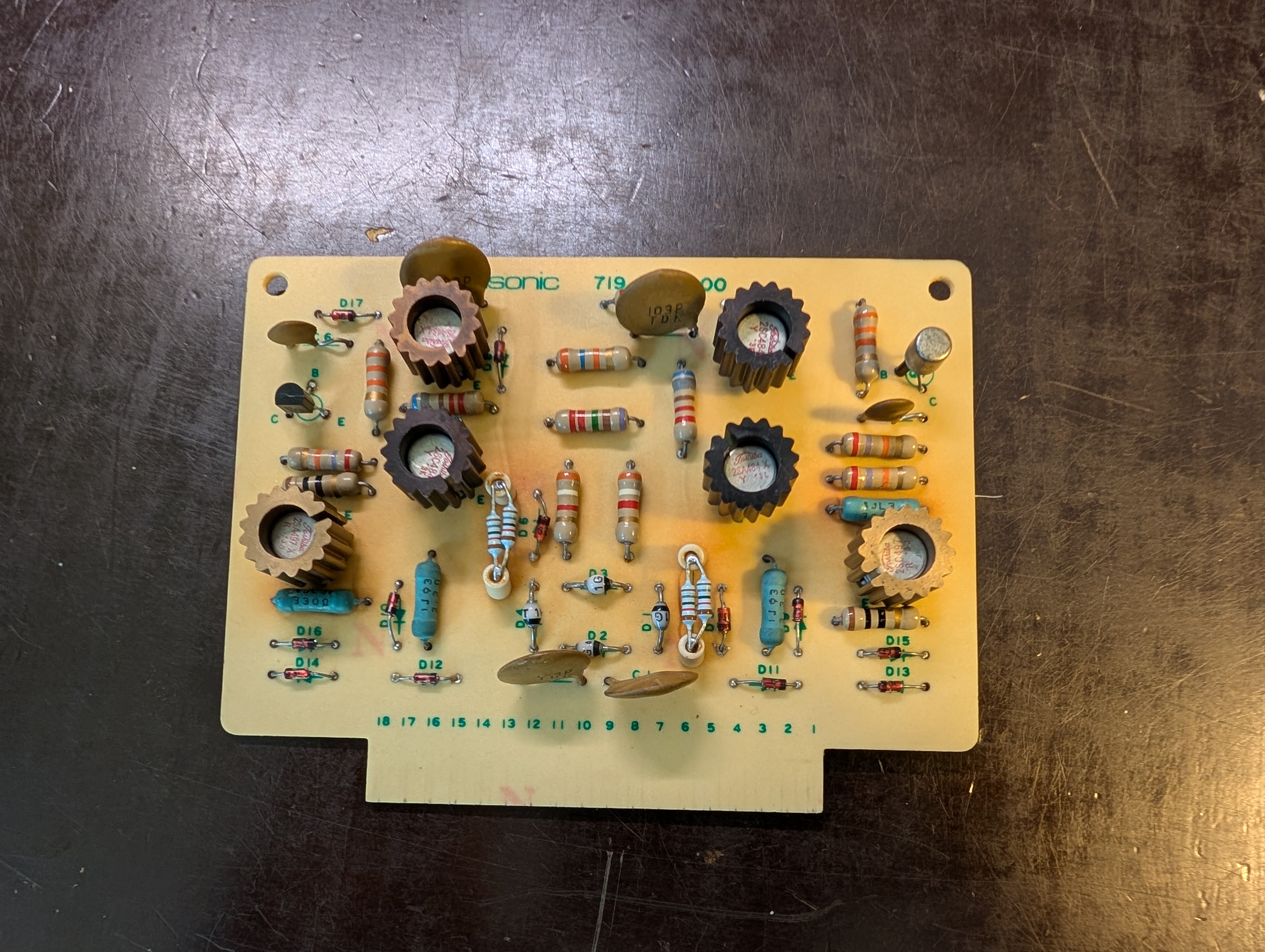 Accuphase C-200 