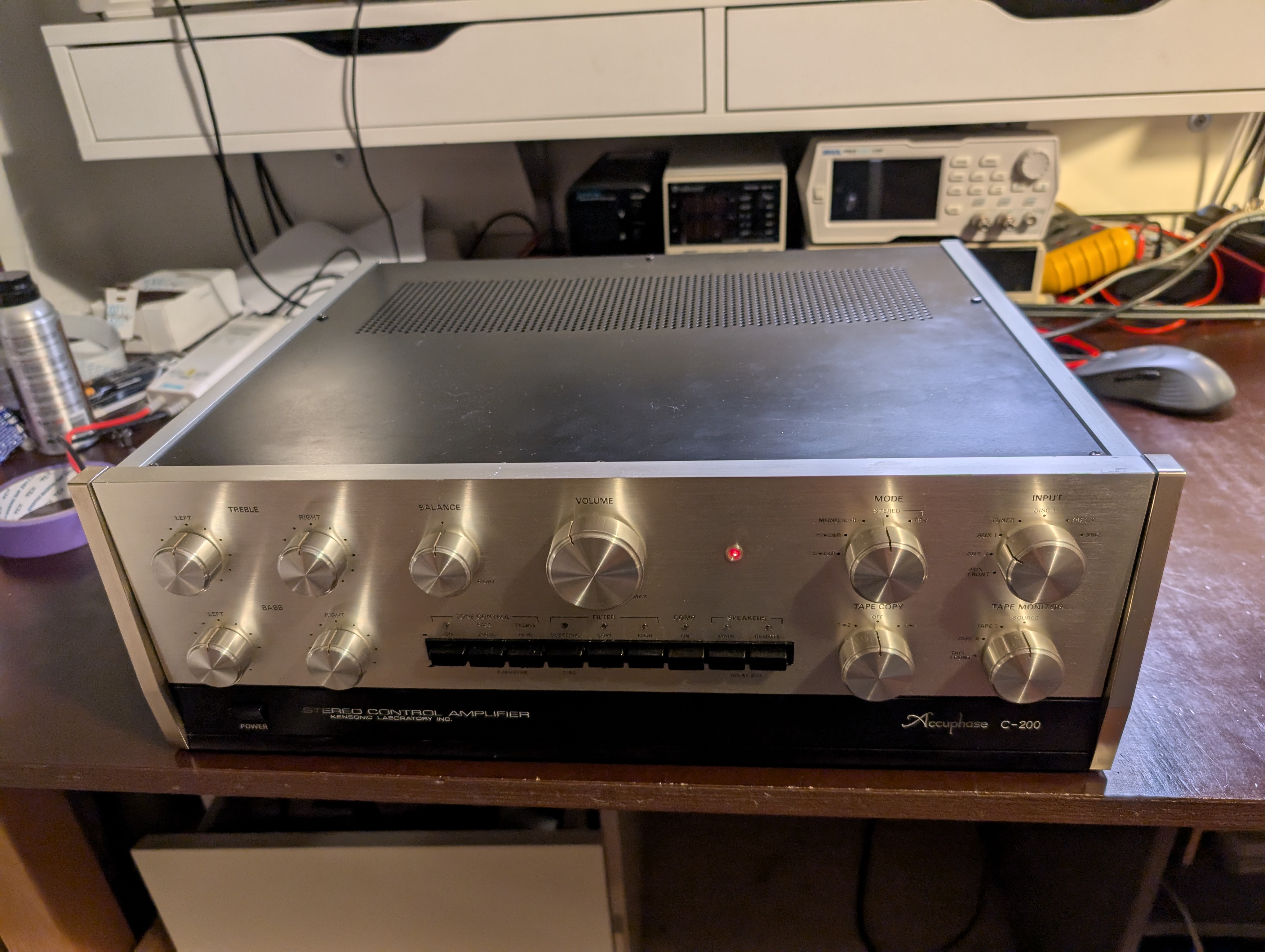 Accuphase C-200