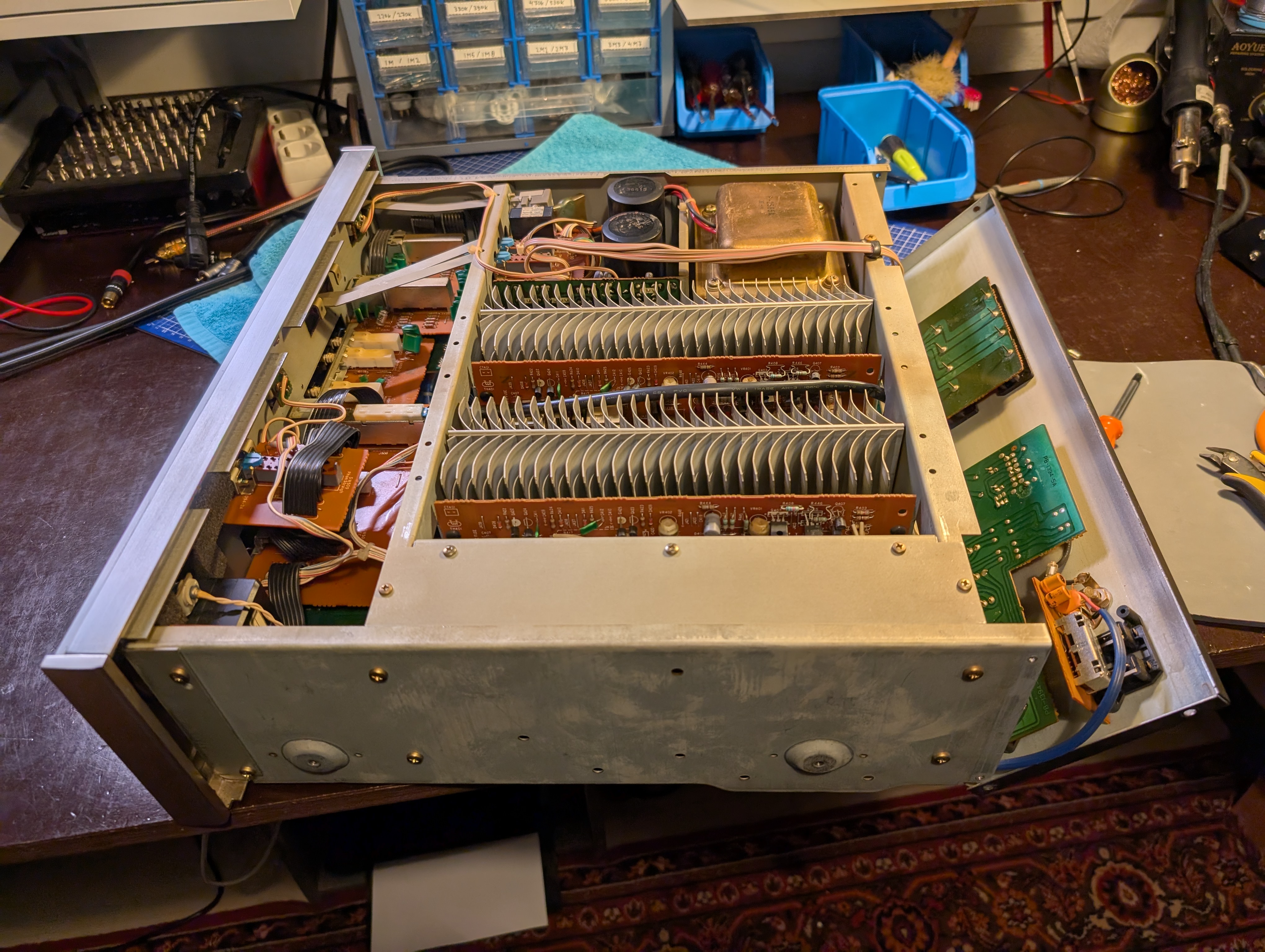 Luxman side