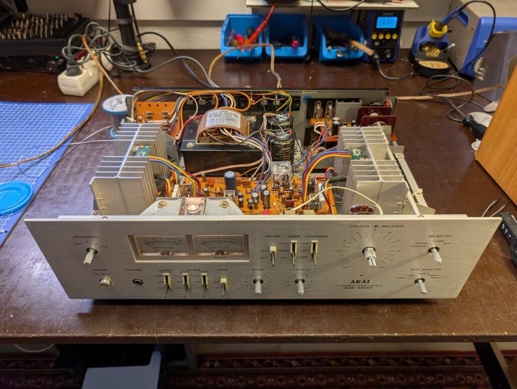 Akai AM-2600