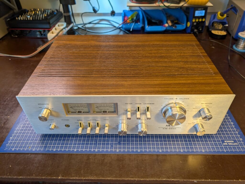Akai AM-2600