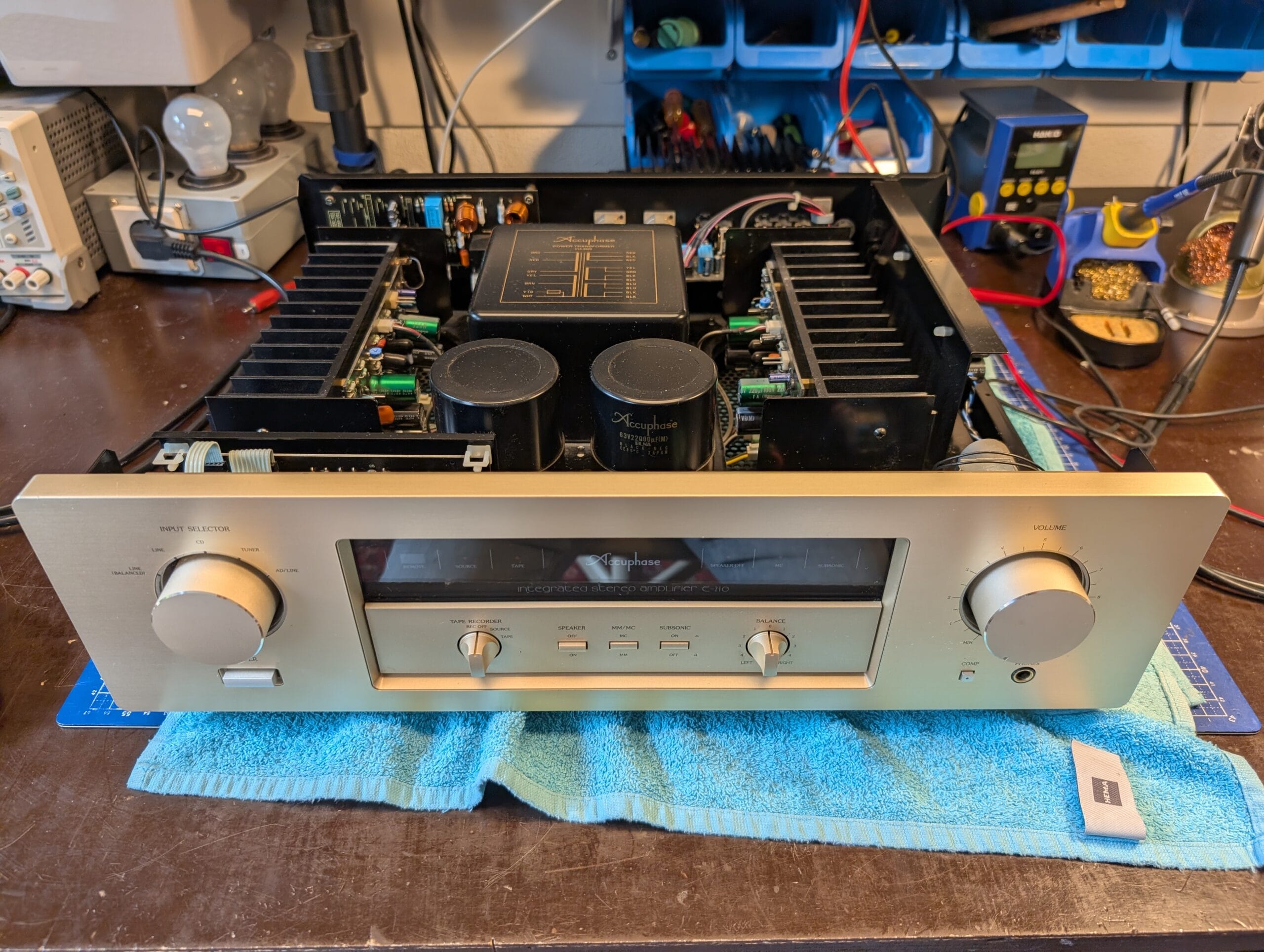 Accuphase E-210